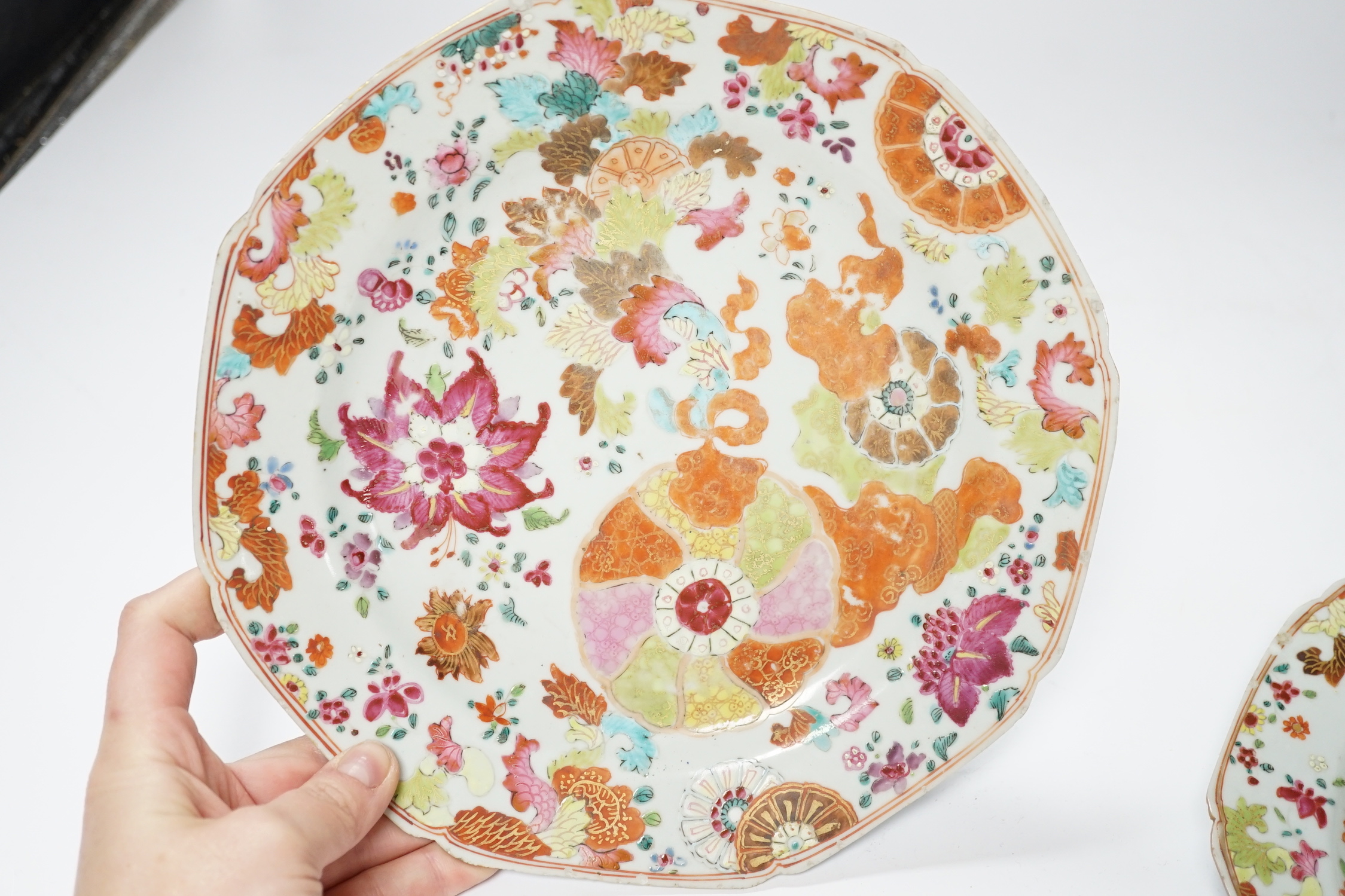 A pair of Chinese pseudo Tobacco Leaf pattern plates, Qianlong period, 22cm in diameter